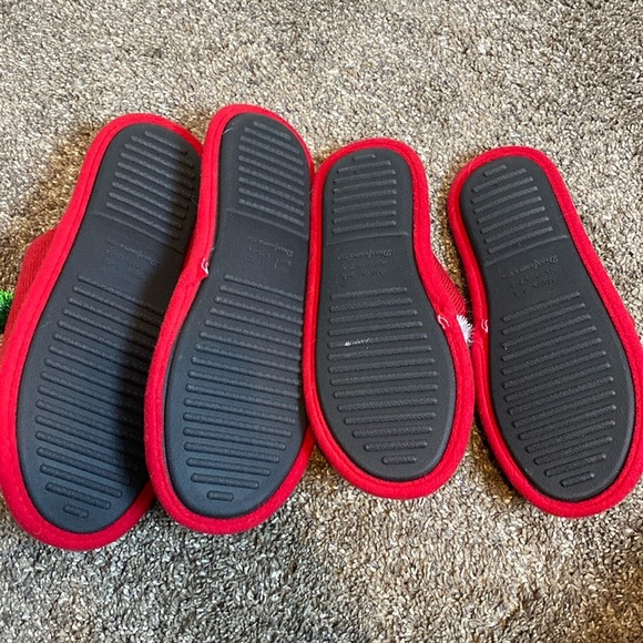 Dearfoams His & Her Ugly Christmas Sweater Slippers NWOT - Picture 6 of 6